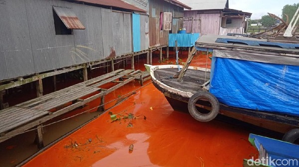 Berpapasan dengan Kapal Lain, Kapal Bermuatan Minyak Sawit Tenggelam di Sungai