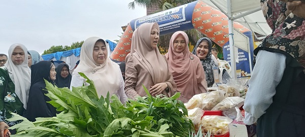 Pekan Pangan Aman, Ratusan Warga Gembira Harga Cabai dan Beras Murah...