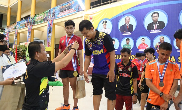 Tuan Rumah Pekanbaru Juara Umum Kejurprov Tenis Meja se-Riau