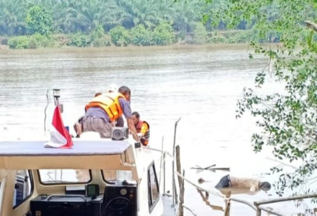 GEGER...Warga Temukan Mayat Mangapung di Sungai Siak