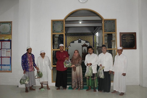 Disambut Antusias Jemaah Masjid Sabilillah Pedekik, TP PKK Bengkalis Bagikan Sayur Gratis