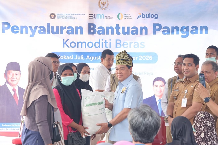 Anggota Komisi VI DPR RI Achmad, Salurkan Bantuan Pangan  untuk  854 PBP di Tangkerang Timur