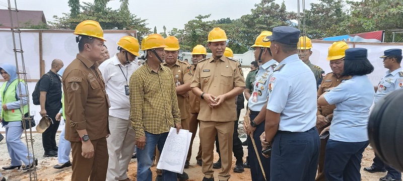 Wali Kota Lakukan Peletakan Batu Pertama Pembangunan SPPG Lanud Roesmin Nurjadin