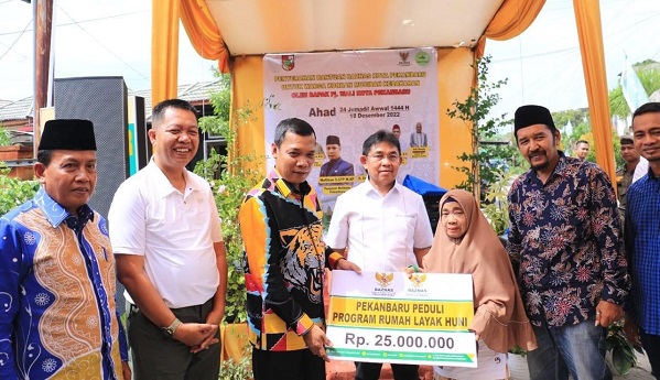 Muflihun Salurkan Bantuan  Baznas untuk  Korban Kebakaran di Tuah Madani