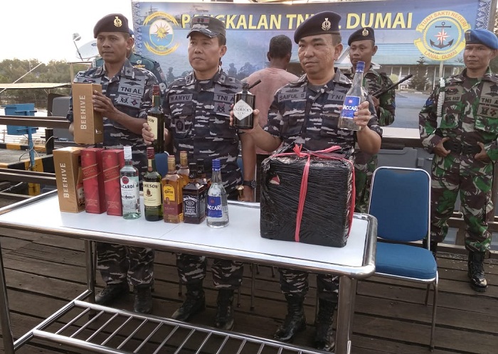 Lanal Dumai Amankan Speed Boat Bermuatan 150  Kotak Miras Ilegal di Perairan Inhil