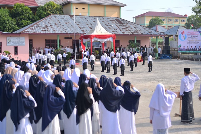 Pimpin Upacara HSN 2023, Bupati Ungkap Peran Santri bagi Bangsa