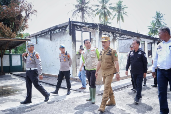 Bupati Asmar Tinjau Lokasi MDA Almuhtadin Jalan Rintis Yang Terbakar