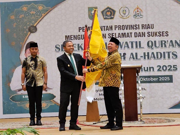 Kafilah Riau Dilepas Menuju STQH Nasional 2025