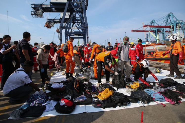 MENGERIKAN...Tak Ada Jasad yang Utuh, Tim DVI Polri Akui Sulit Identifikasi Mayat Korban Jatuhnya Pesawat Lion Air