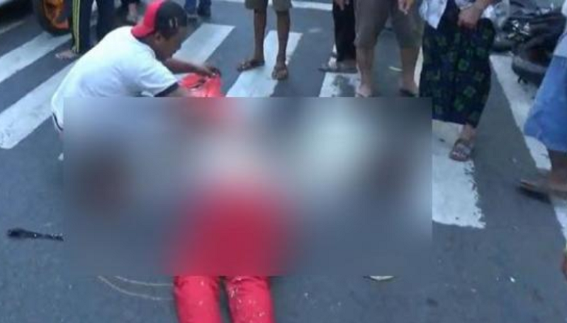 NAHAS...Ngebut saat Pulang Kerja, Pemotor Tewas Dilindas Tronton Bermuatan Susu