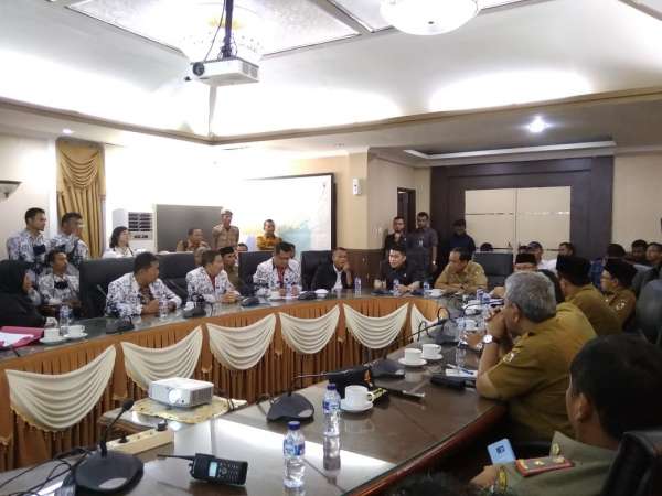 Bahas Penghapusan TPP, Sekdako Audiensi dengan Perwakilan Guru dan DPRD Pekanbaru