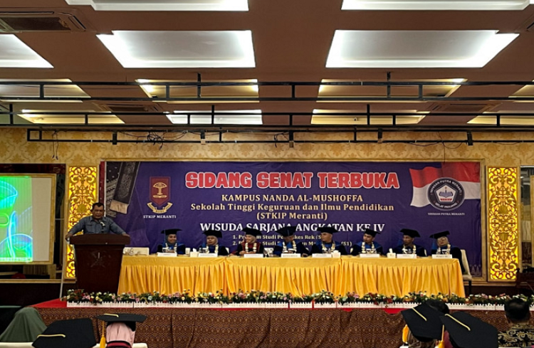 30 Mahasiswa STKIP Meranti Diwisuda