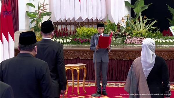 SAH! Jokowi Lantik Anggota KPU dan Bawaslu RI