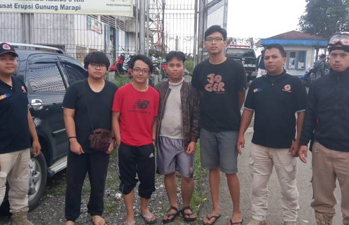 Sempat Hilang Saat Mendaki Gunung Marapi, Keponakan Wakil Gubernur Riau dan Tiga Rekannya Ditemukan Selamat