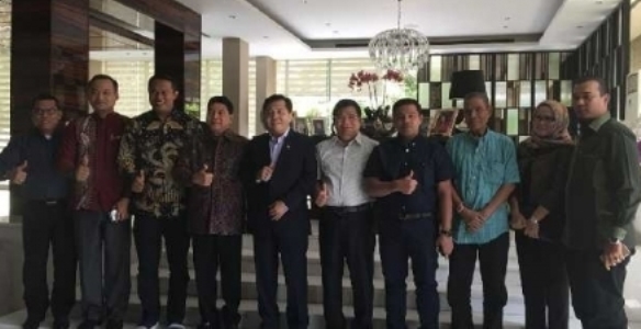 ADA APA NIH...Minus Golkar, 9 Pimpinan Partai di Riau Temui Setya Novanto