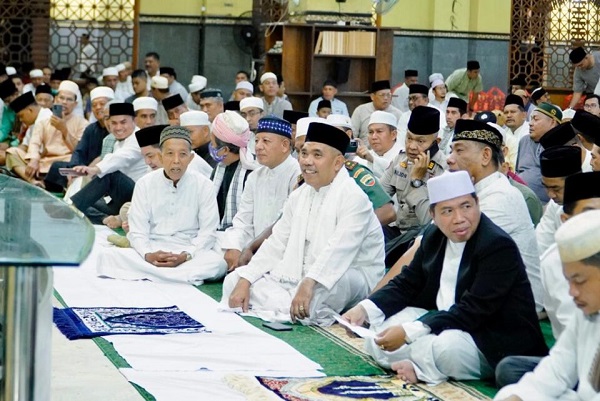 Pj Bupati Kampar Hadiri Peringatan Maulid Nabi di Masjid Al-Ihsan Markaz Islamy Bangkinang