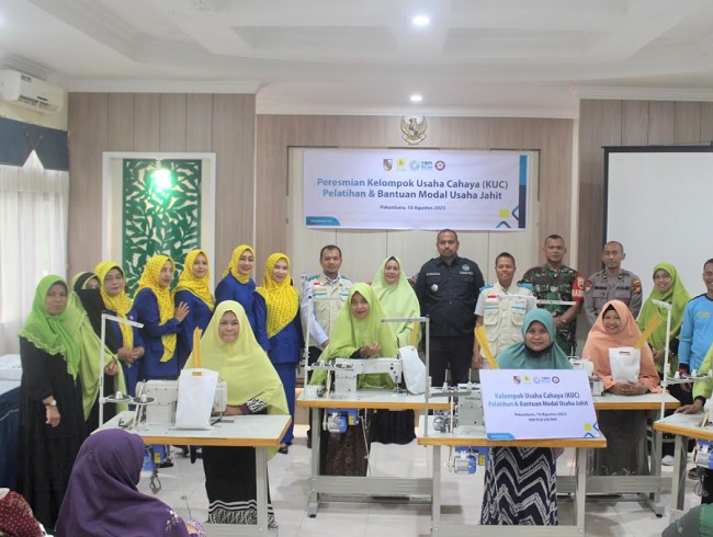 YBM PLN UID RKR Gelar Pelatihan Pelatihan  dan Bantuan Mesin Jahit di Payung Sekaki