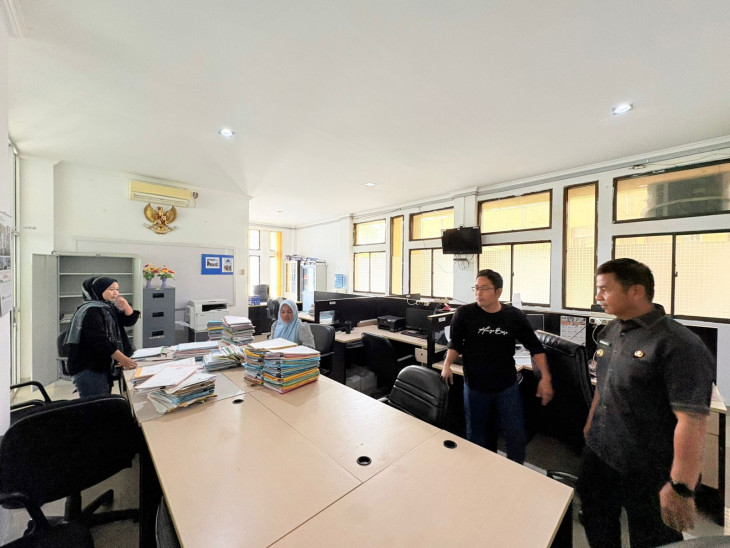 Genap Sebulan WFH Setiap Hari Jumat, Bupati Kampar Tinjau Kantor Satpol PP dan  Perkim