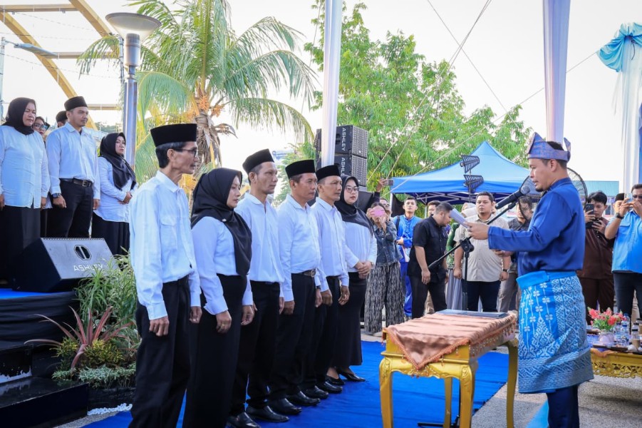 Wako Pekanbaru Kukuhkan Serentak 76 Ketua RT dan RW Terpilih di Kecamatan Senapelan