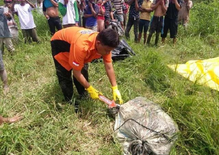 KEJAMNYA...Diduga Dibunuh, Mayat Pria Penuh Luka dalam Karung Dibuang Pelaku ke Laut, Ini Penampakannya