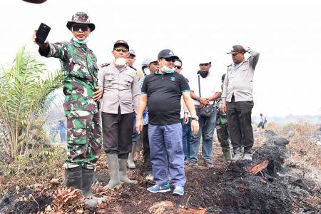 Bupati Bengkalis Pantau Upaya Pemadaman Kebakaran Lahan di Pangkalan Libut Pinggir