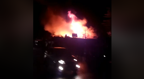 Diduga Kebakaran Delapan Kios dan Gudang di Depan Pasar Pagi Arengka Akibat Arus Listrik