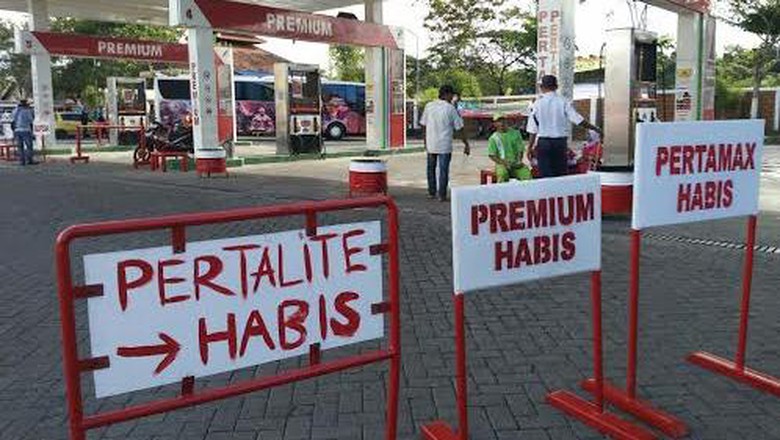 Duh, Kelangkaan Premium di Riau Diduga Ada Unsur Politik, Katanya Salah Satu Calon Gubernur Riau Punya SPBU, Lho Kok?