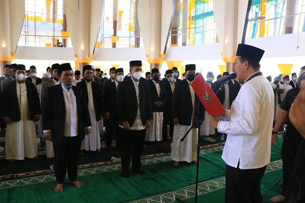 Wali Kota Kukuhkan Ratusan Imam Masjid Paripurna se- Kota Pekanbaru