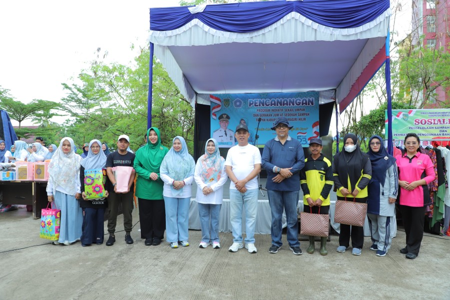 Bupati Inhil Canangkan Gerakan Jumat Sedekah Sampah dan Sekail Umpan, Ajak Masyarakat Peduli Lingkungan
