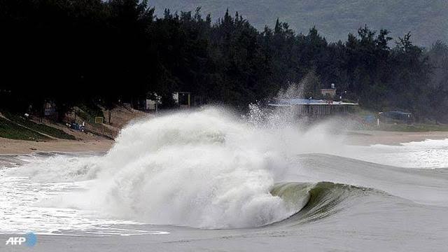 MIRIP TSUNAMI, Anyer Banten dan Kalianda Lampung Diterjang Gelombang Tinggi, Sejumlah Prasarana Rusak, Ada Korban Jiwa