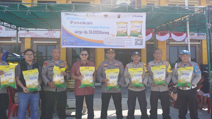 Polda Riau dan Bulog Riau Kepri Sinergi Penyaluran Beras SPHP di Pekanbaru
