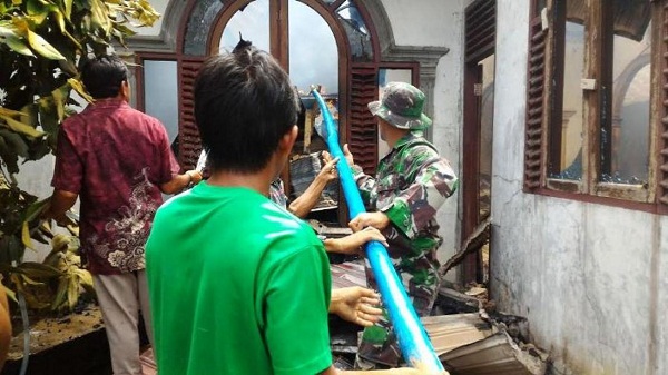 Duarrr... Tiba-tiba Tabung Gas Meledak, Rumah Warga Rohul Pun Terbakar