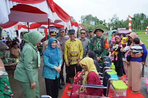 Bupati Herman Hadiri Penutupan TMMD Ke-123 di Desa Mumpa