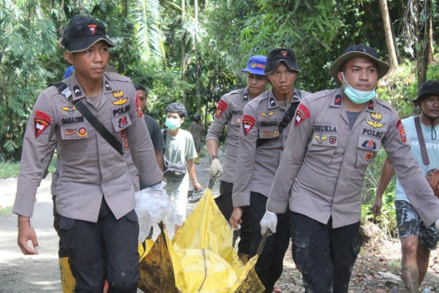 Duka Agam: Brimob Polda Riau Temukan Satu Lagi Korban Meninggal Dunia Terdampak Banjir