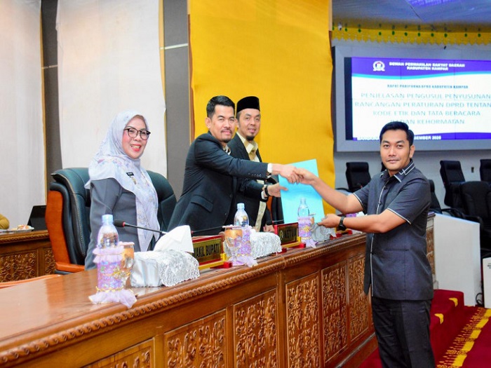 Wabup Kampar Hadiri Paripurna DPRD Kampar Terkait Kode Etik dan Tata Beracara Badan Kehormatan