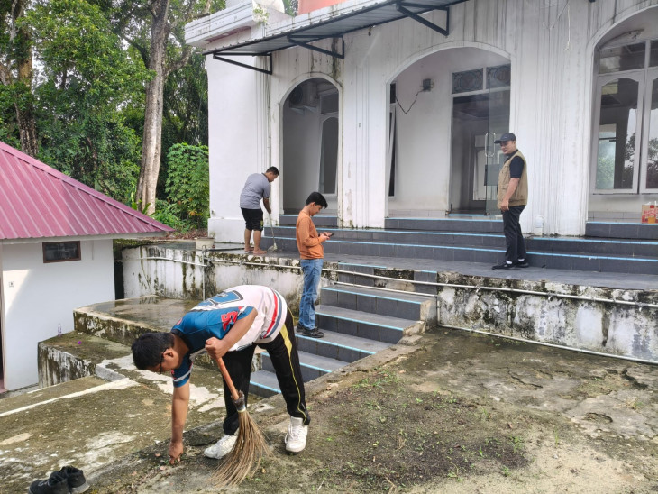 Gerakan ASRI, Inspektorat Kampar Bersihkan Mushalla di  Komplek Perkantoran