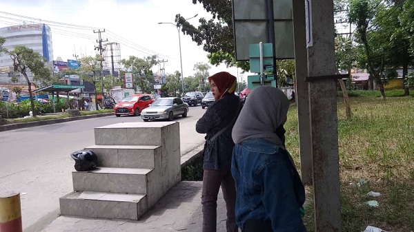 WADUH...Kursi Tunggu di Halte Bus Transmetro Pekanbaru  Banyak Hilang  Dicuri Maling