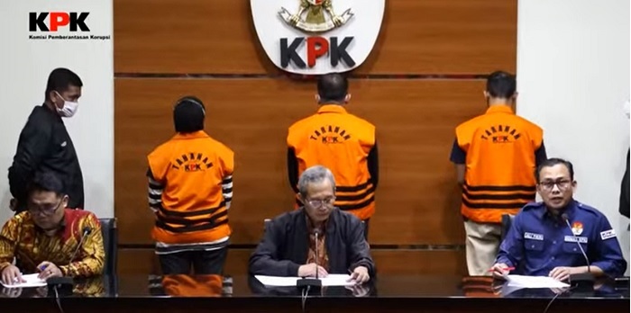 Pakai Rompi Oranye, Bupati Adil Langsung Ditahan di Rutan KPK Malam Ini