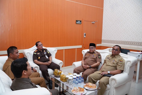 Bupati Kampar Lakukan Silaturahmi Ke Kejaksaan Negeri Kampar