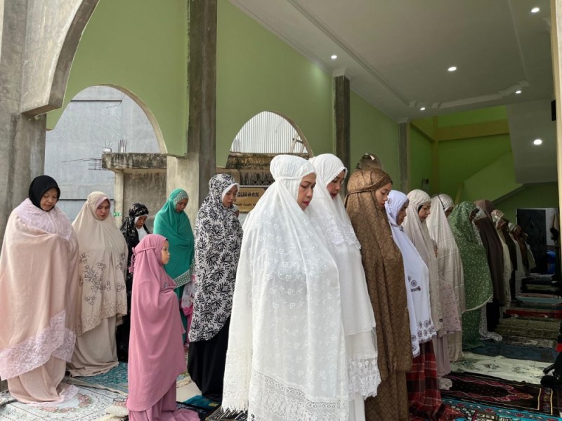 Resmi Rayakan Lebaran, Jamaah Muhammadiyah di Pekanbaru Padati Masjid Sejak Pagi