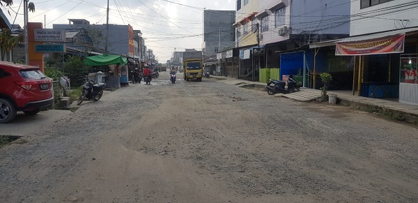 Aneh, Sempat Ditinjau Wabup, Pengerjaan Ruas Jalan Abdul Manaf dan Batang Tuaka Seperti Terhenti