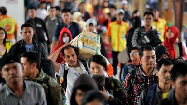 Dilarang Mudik, 17 Ribu Warga Sumatera  Menyeberang di  Pelabuhan Merak