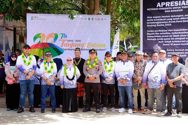 Wakil Bupati Kampar Buka Turnamen Pacu Sampan Sempena HUT Desa Tanjung Balam, Kecamatan Siak Hulu