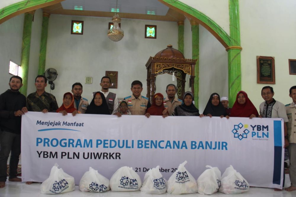 YBM PLN Riau-Kepri Salurkan Bantuan di Desa Tanjung Balam