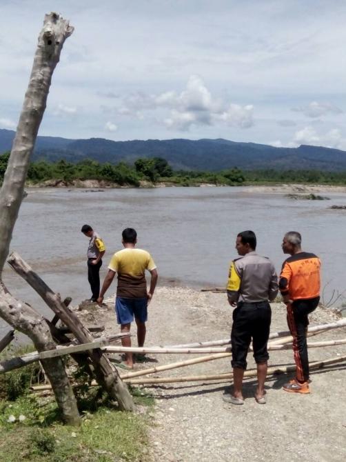 Mandi Sendirian, Bocah 5 Tahun di Rohul Hanyut Terbawa Arus Sungai Batang Lubuh