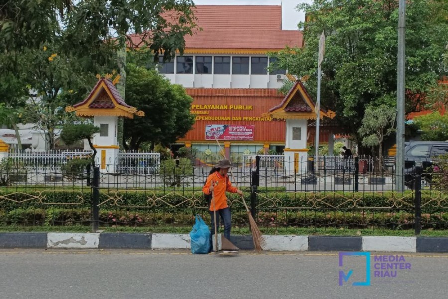 Petugas Lapangan Pekanbaru Kembali Terima THR Satu Bulan Gaji