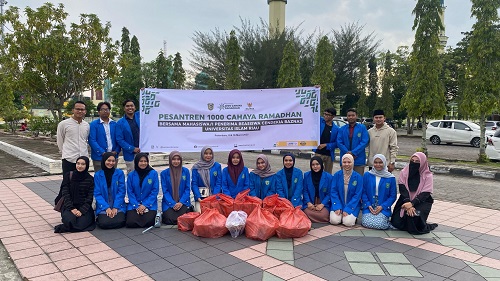 Mahasiswa UIR Gelar Aksi Berbagi Takjil