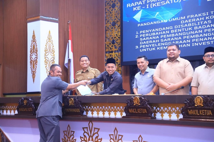 Pemko Pekanbaru Terima Pandangan Umum Fraksi Terhadap Tiga Ranperda