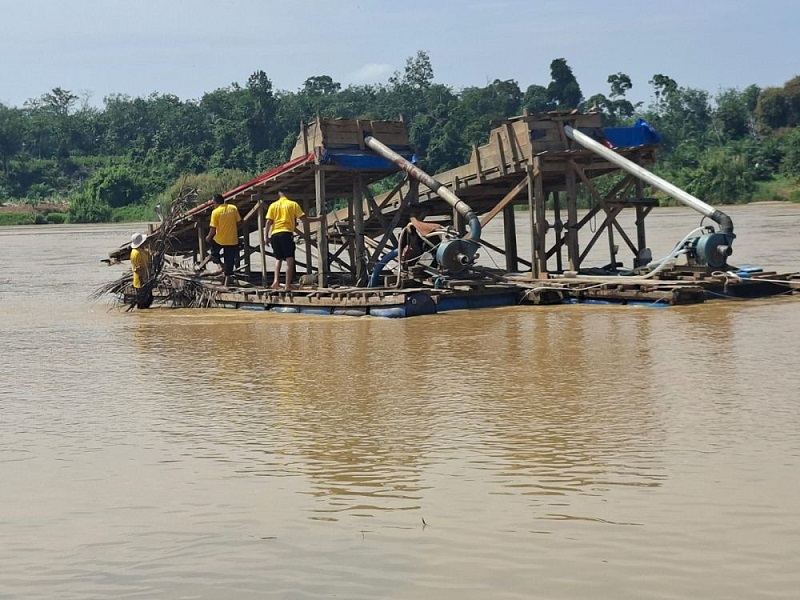 Lima  Rakit Penambang Emas Ilegal Kembali DImusnahkan di Pangean dan Cerenti