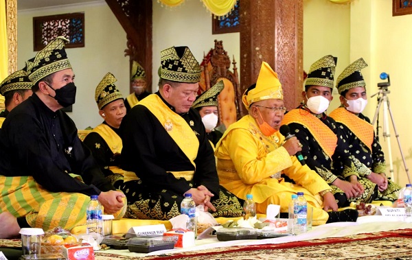 Terima Gelar di Pelalawan, LaNyalla:  Raja dan Sultan Harus Terwakili dalam Sistem Demokrasi